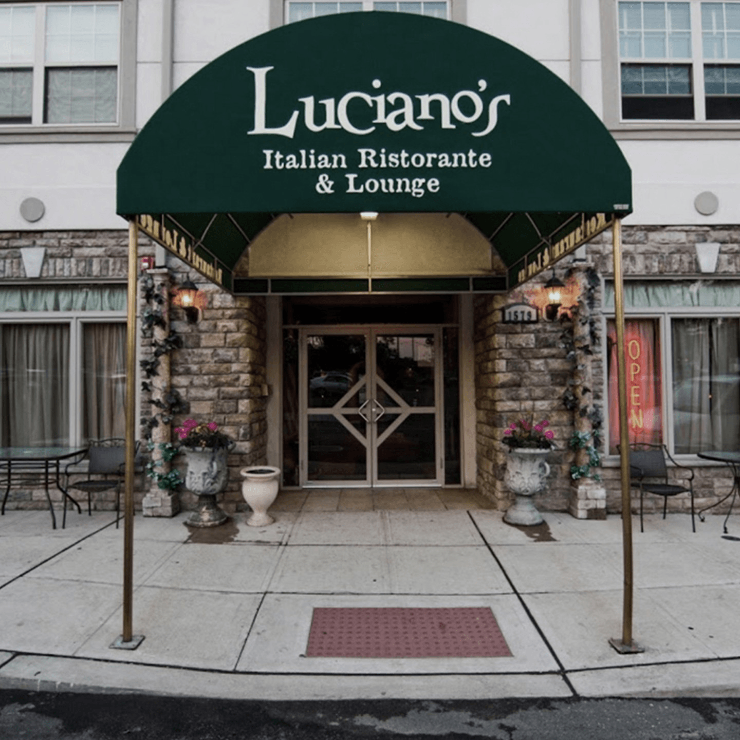 Welcome to Luciano’s Ristorante & Lounge