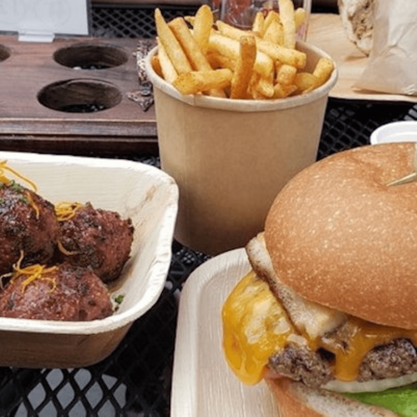 New Fremont Gastropub S/T Hooligans Opens Doors