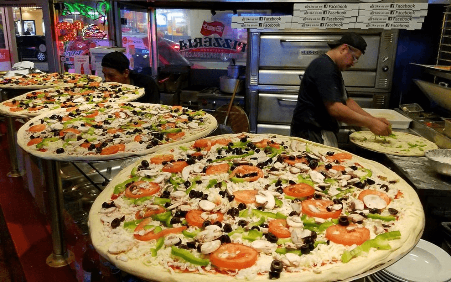 ✨ Celebrate in Style with Enzo’s Pizzeria