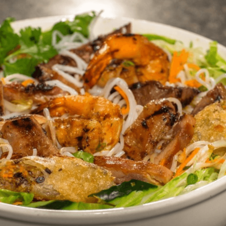 Combination Bowl (Bun Dac Biet (Bo, Heo, Ga, Tom & Cha Gio)).