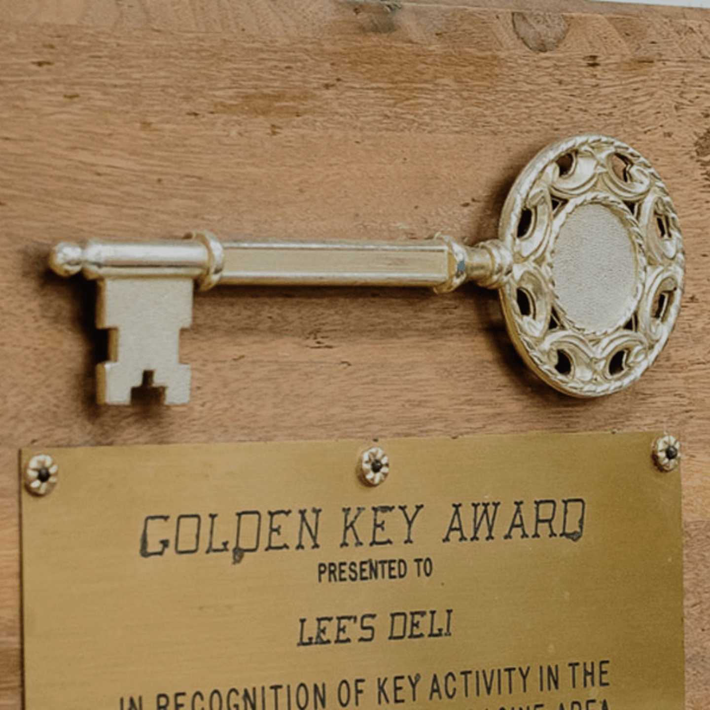 Lee’s Deli Wins the Golden Key Award! 🏆
