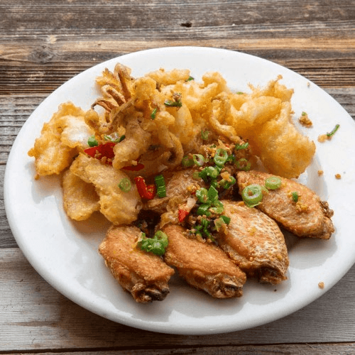 Fried Chicken Wings & Squid with Spicy Salt 椒鹽雙拼（雞翅/鮮魷