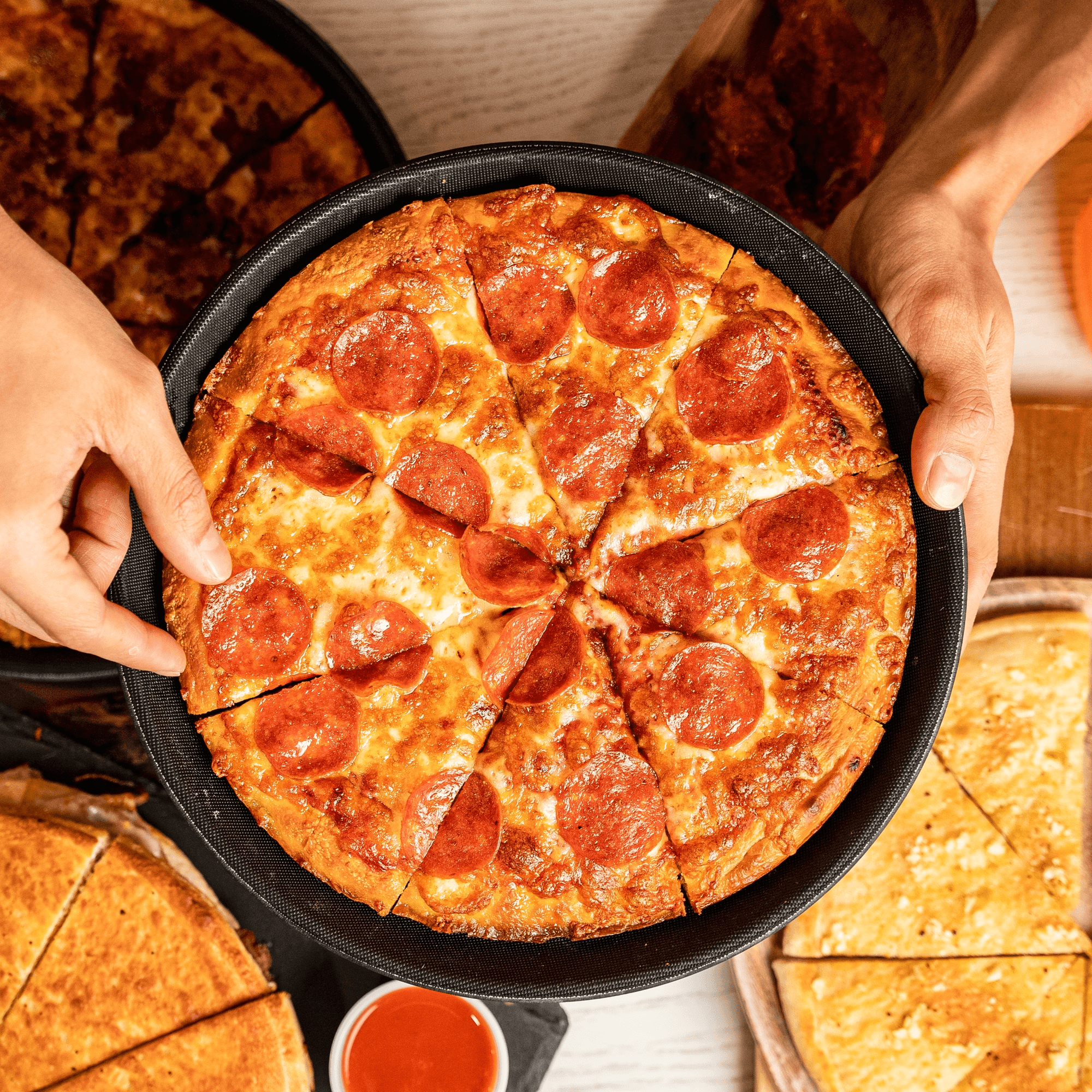 Singas Famous Pizza gallery image #5