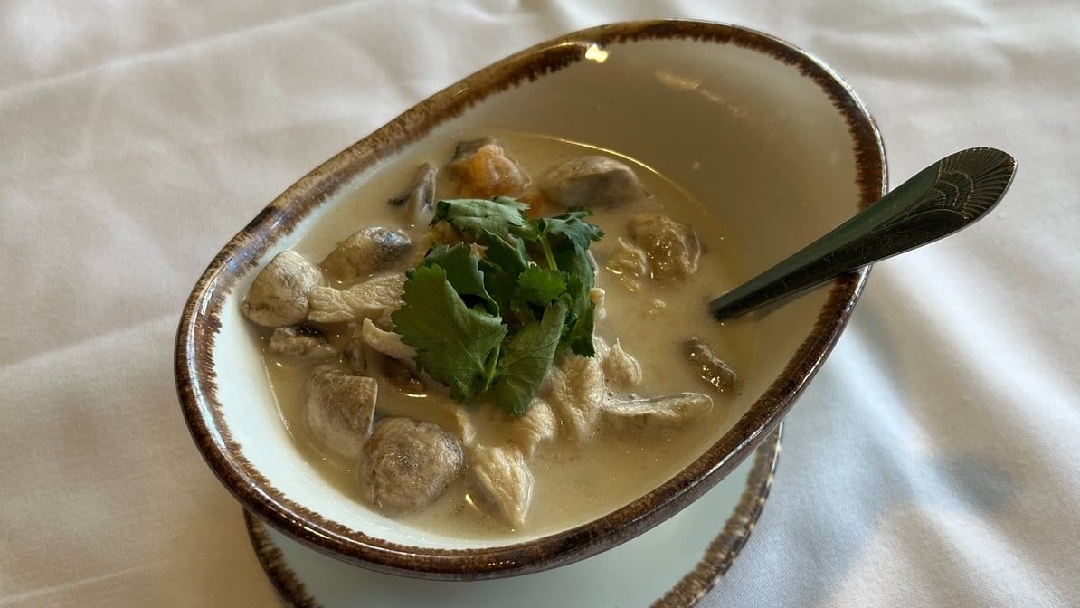 TOM KHA GAI.