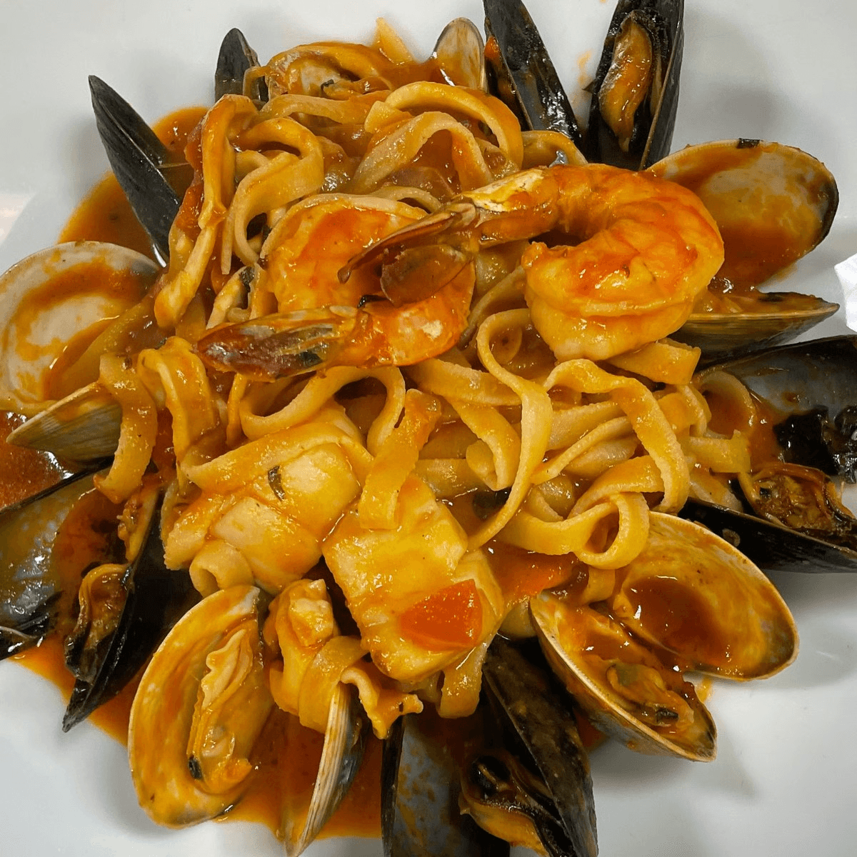 Fettuccine & Seafood Fra Diavolo Pasta.