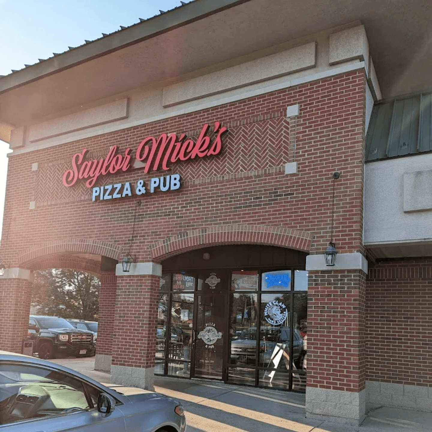 Welcome to Saylor Mick's Pizza & Pub 