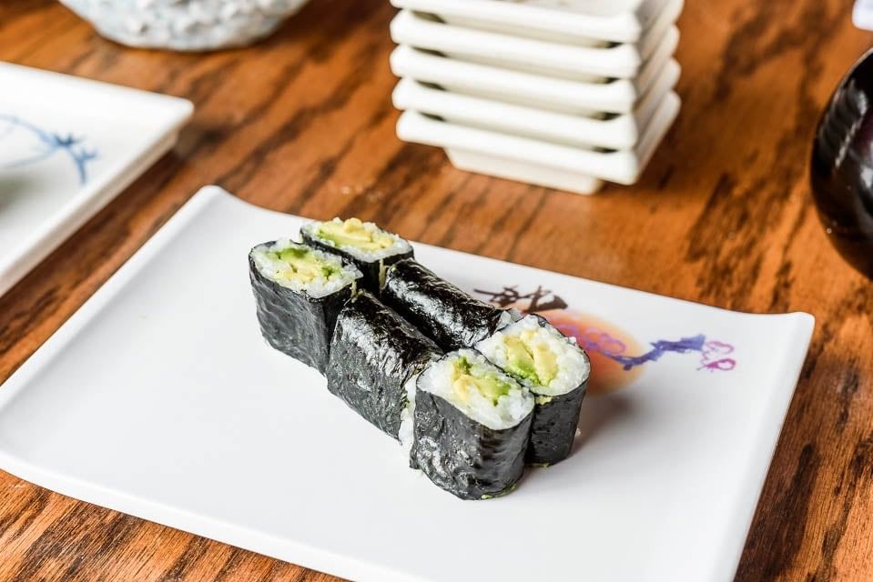 Avocado Roll •.