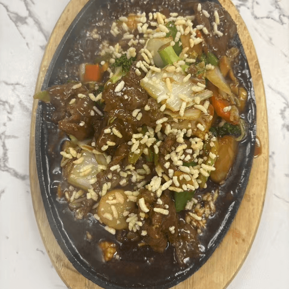 B8. Sizzling Beef with Vegetables.