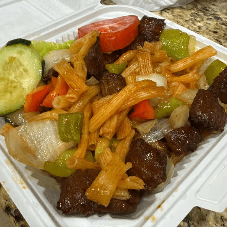 R7. Stir Fried Beef & Macaroni Noodle on Sizzling Plate.