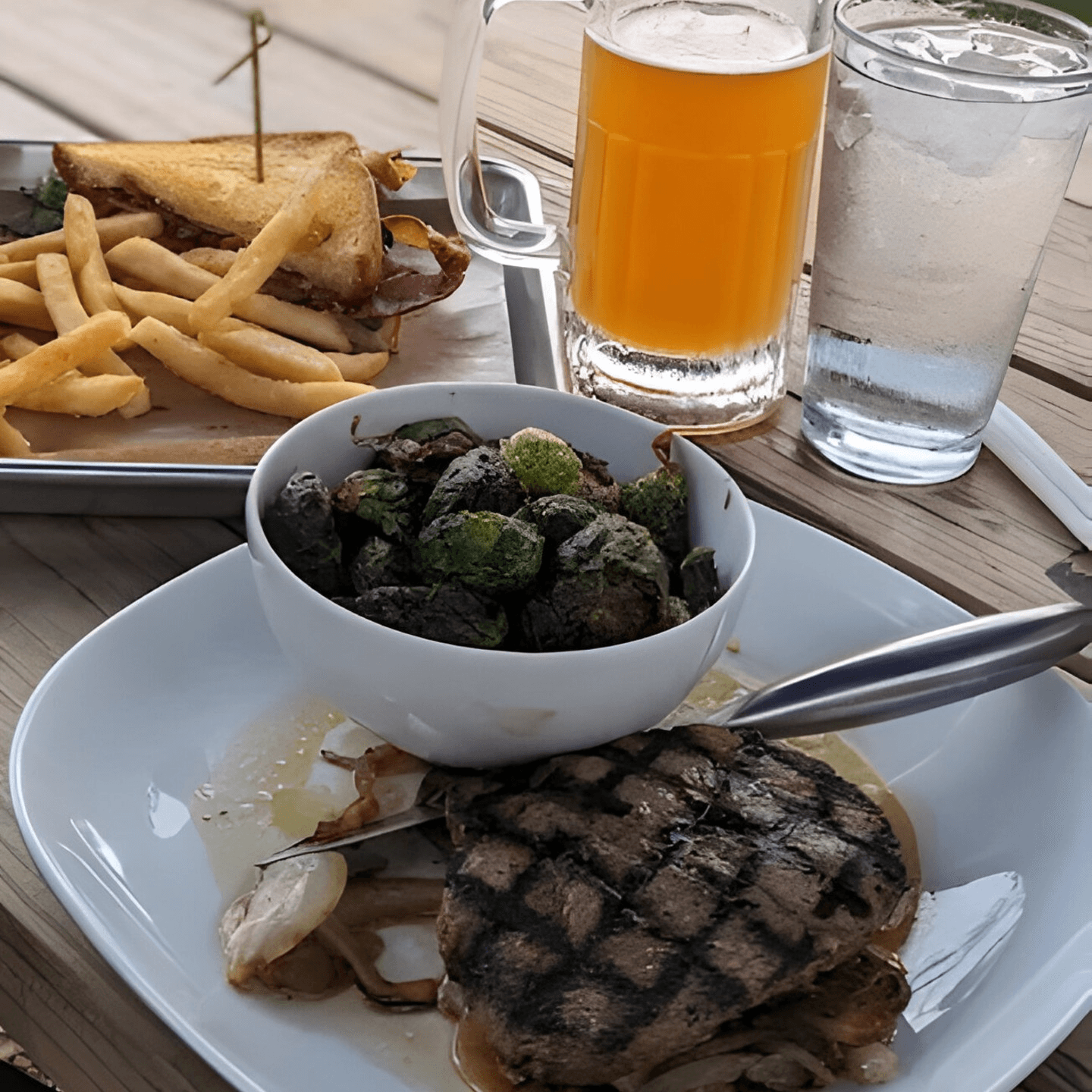 Happy Hour Bites & Sips