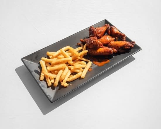 Chicken Wings and Fries - 6pc.