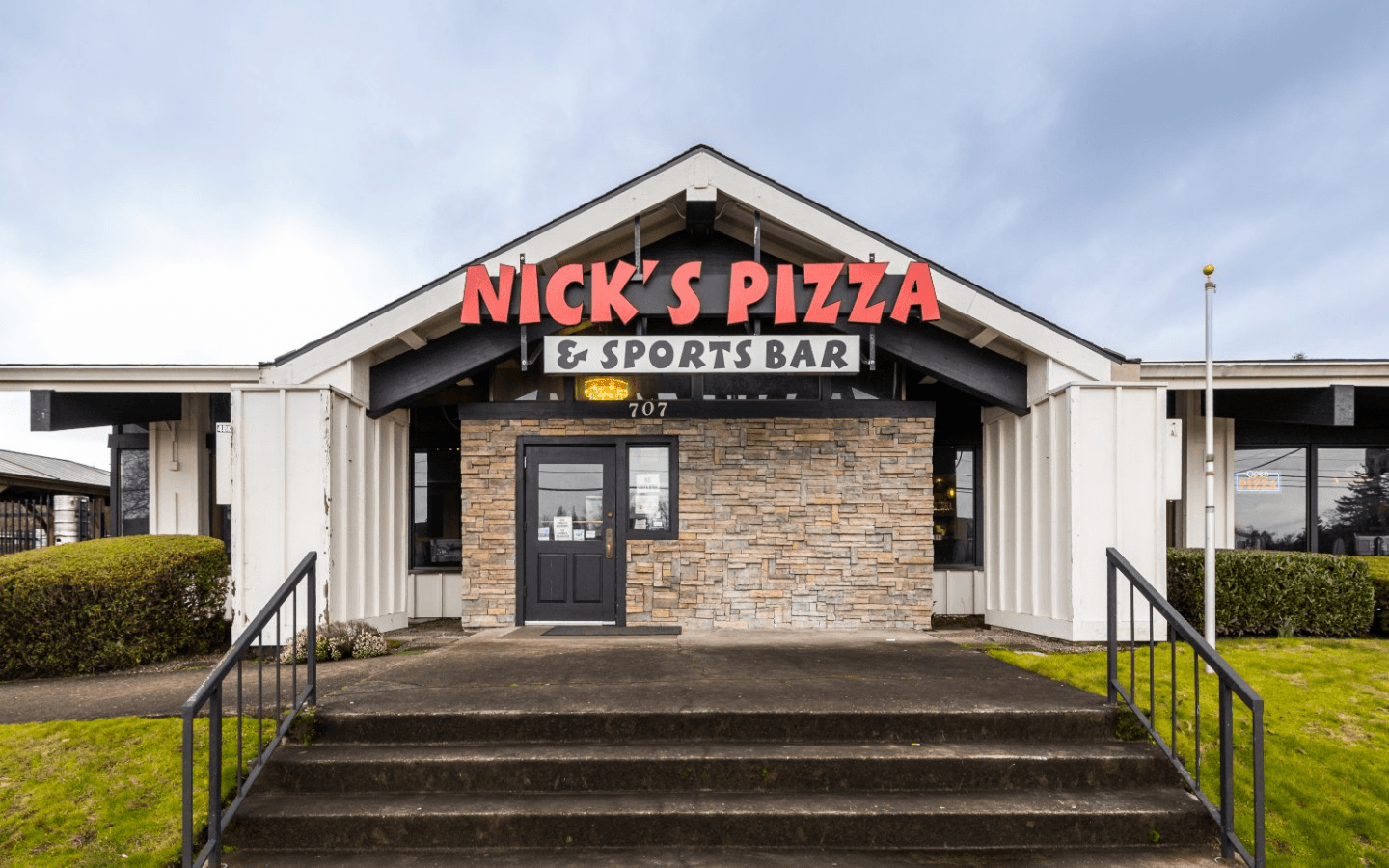How Nick's Pizza & Sports Bar Came to Be 🍽️🏙️