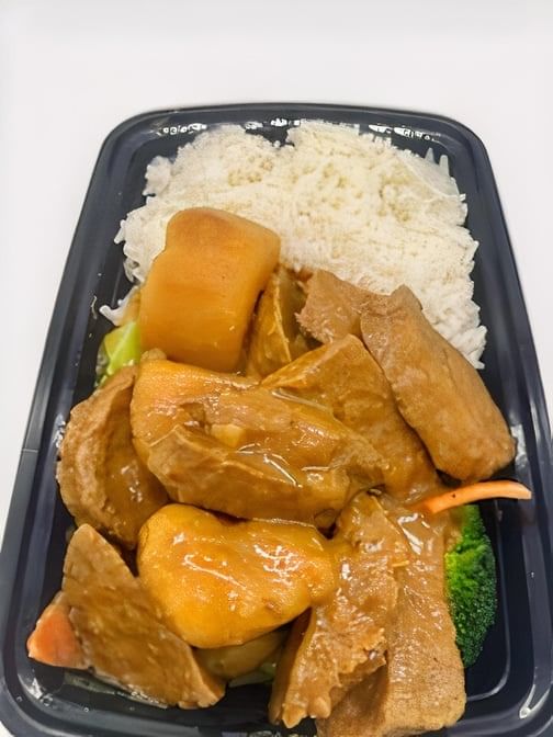 Curry chicken cooked in coconut milk lunch special.