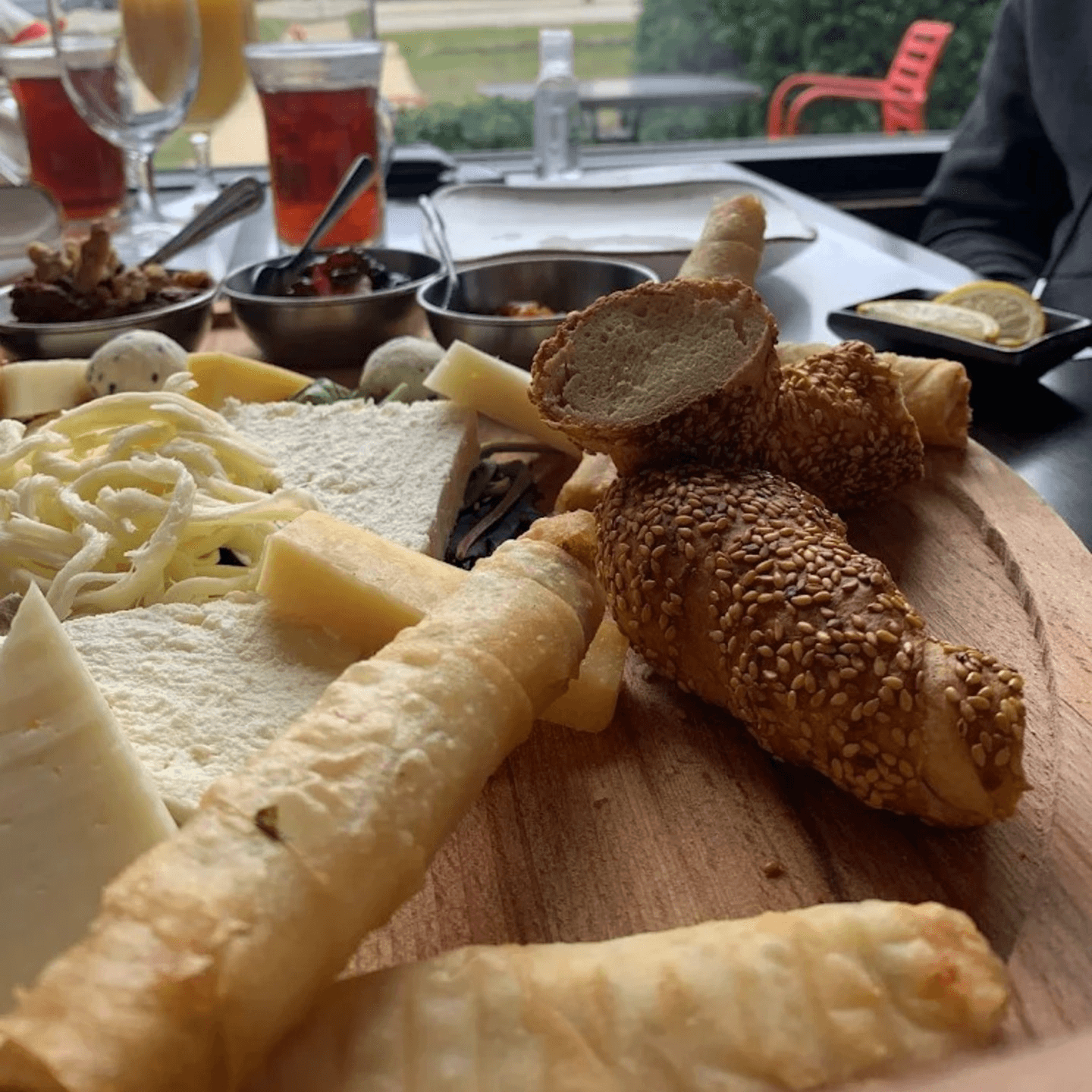 Highly Rated by Diners: Excellent Food and Service