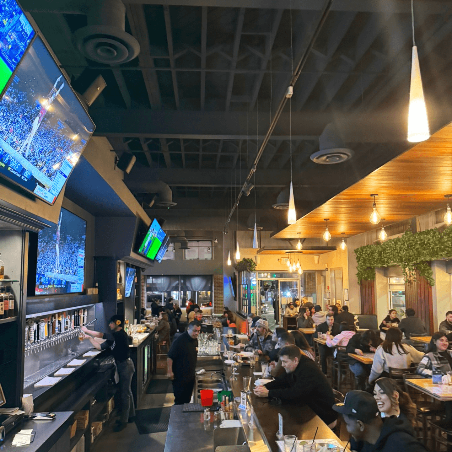 Welcome to 38 Degrees Ale House & Grill