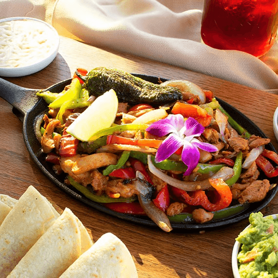 Fajitas De La Casa Plato.