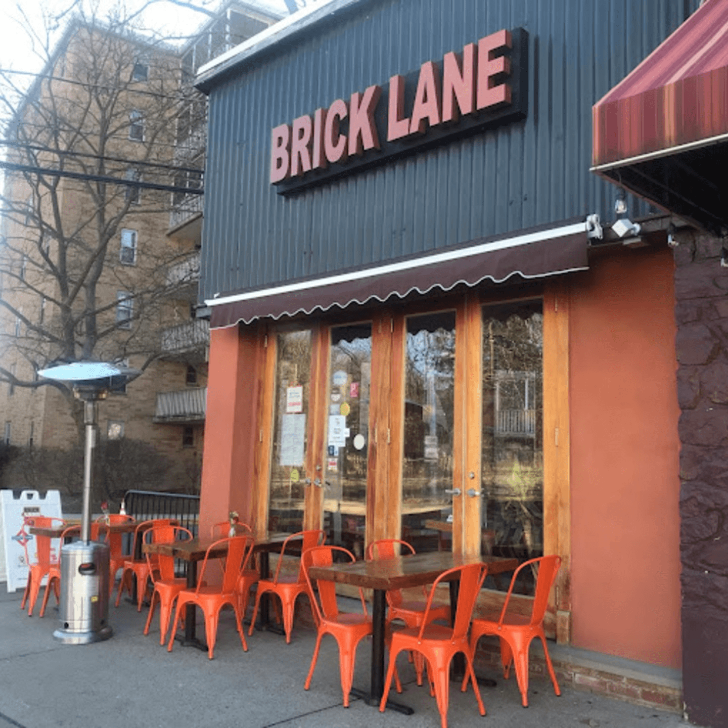 Outdoor Seating for a Relaxing Dining Experience 