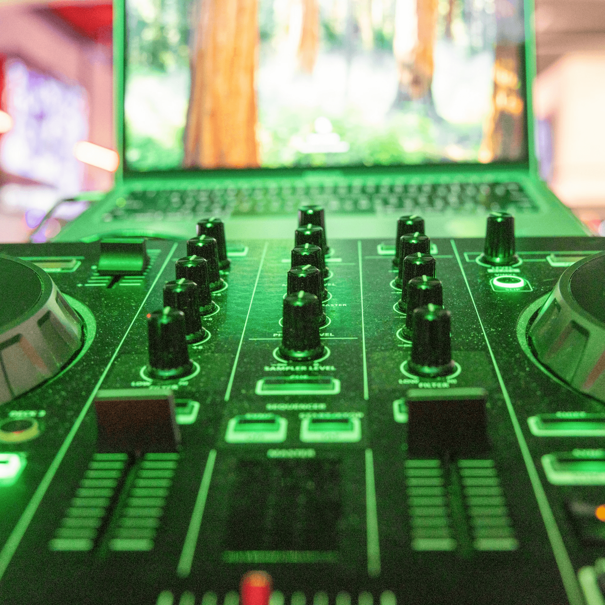 Frozen Notes Pizza & Karaoke Bar gallery image #7