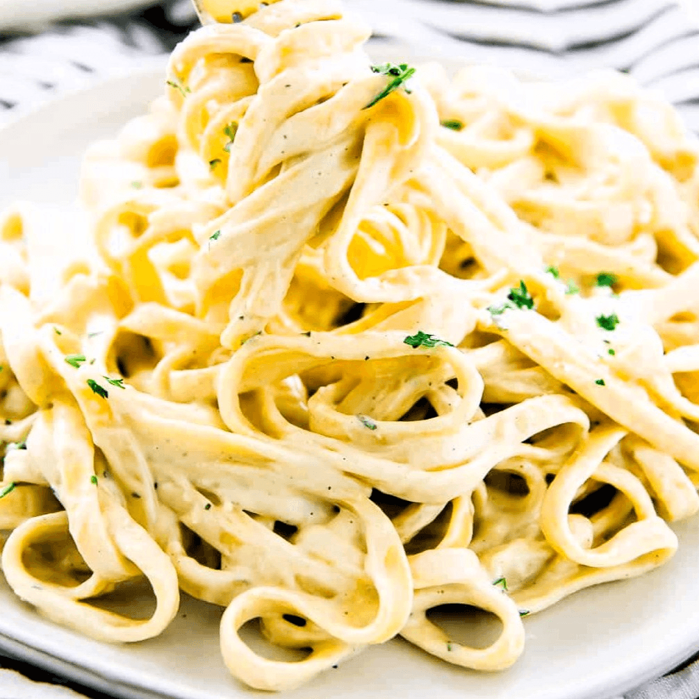 Senior Alfredo & Garlic Bread.