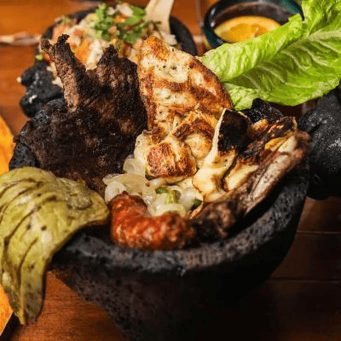 Molcajete de la casa.