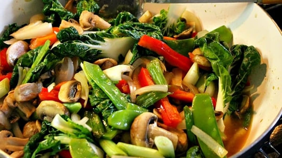 Veggie Stir Fry Bok Choy and Tofu - Rau Cu va Dau Hu Xao Chay.
