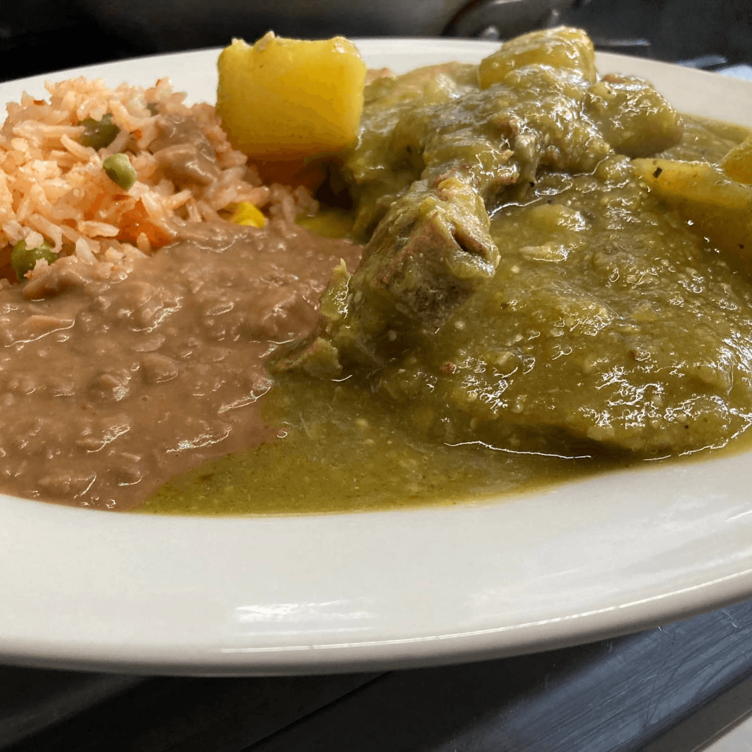 Chuletas de Puerco en salsa Mexicana.