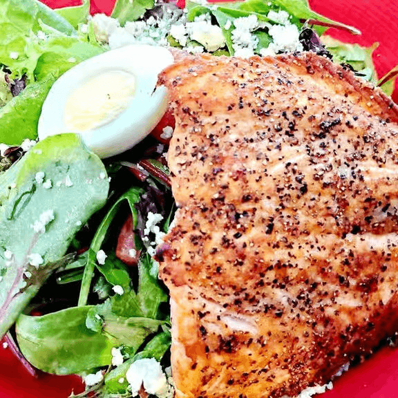 The grilled salmon salad | lunch.
