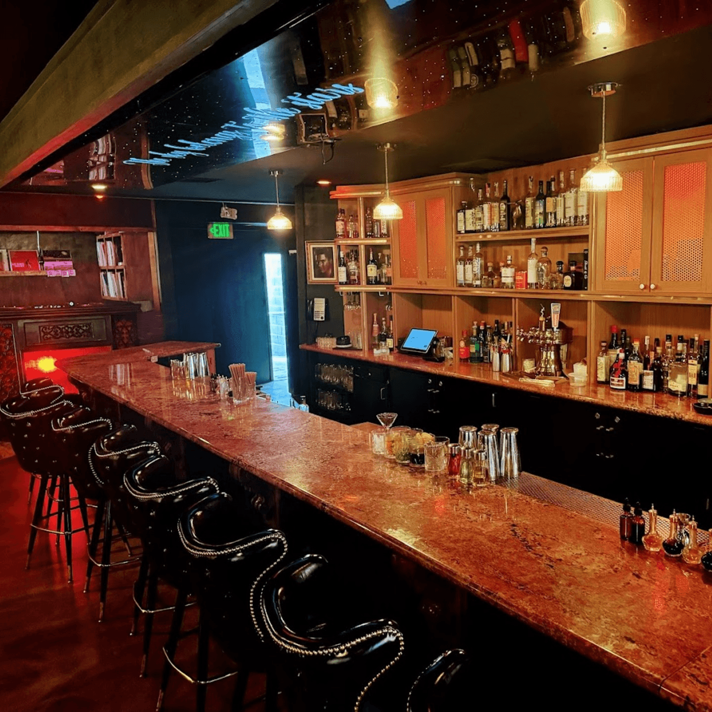 The Bar Room – Classic Drinks with a Twist