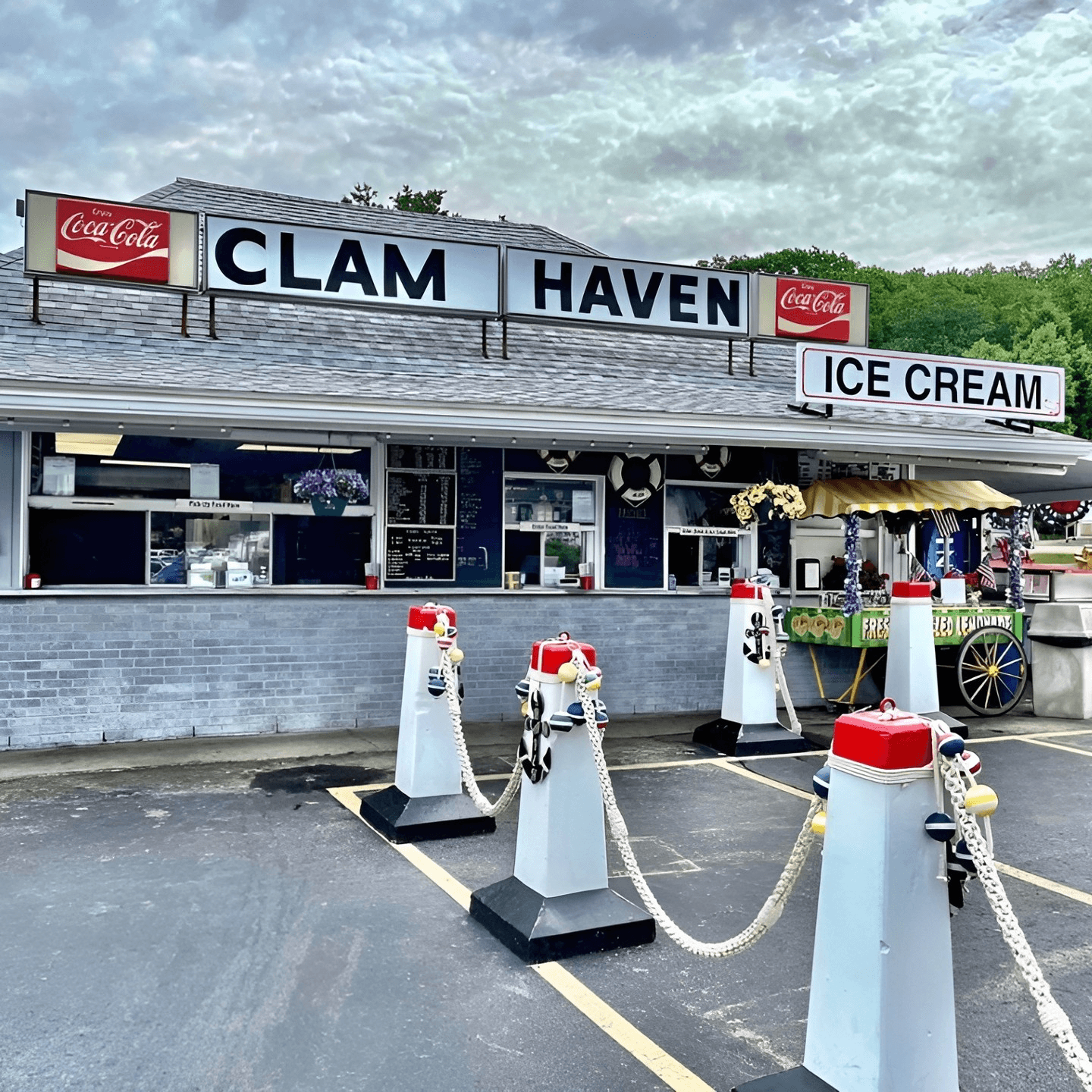 Your Go-To Spot for Fresh and Flavorful Eats 🦞🍔