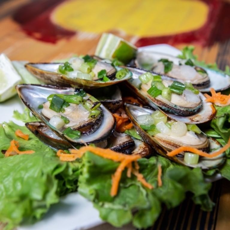 Mussels with Onion (Chem Chep Nuong Mo Hanh).