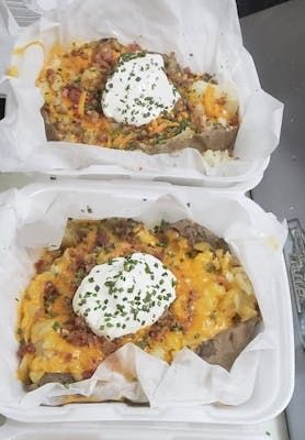 Juicy Cheeseburgers: A Crowd Favorite