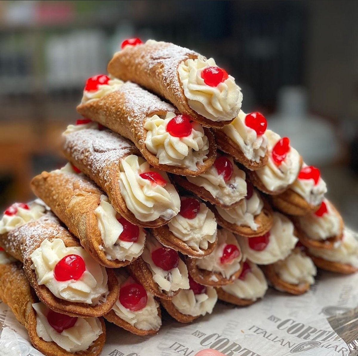 Traditional Cannoli.