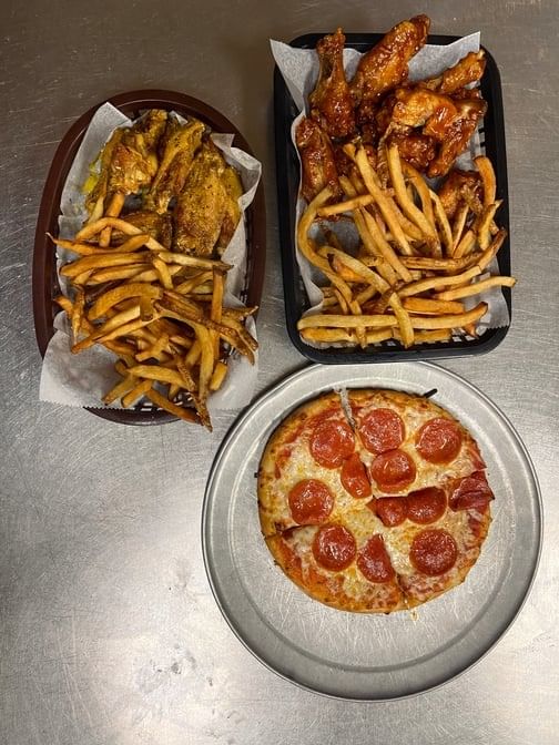 (10) Wings (2) Dressing (Combo).