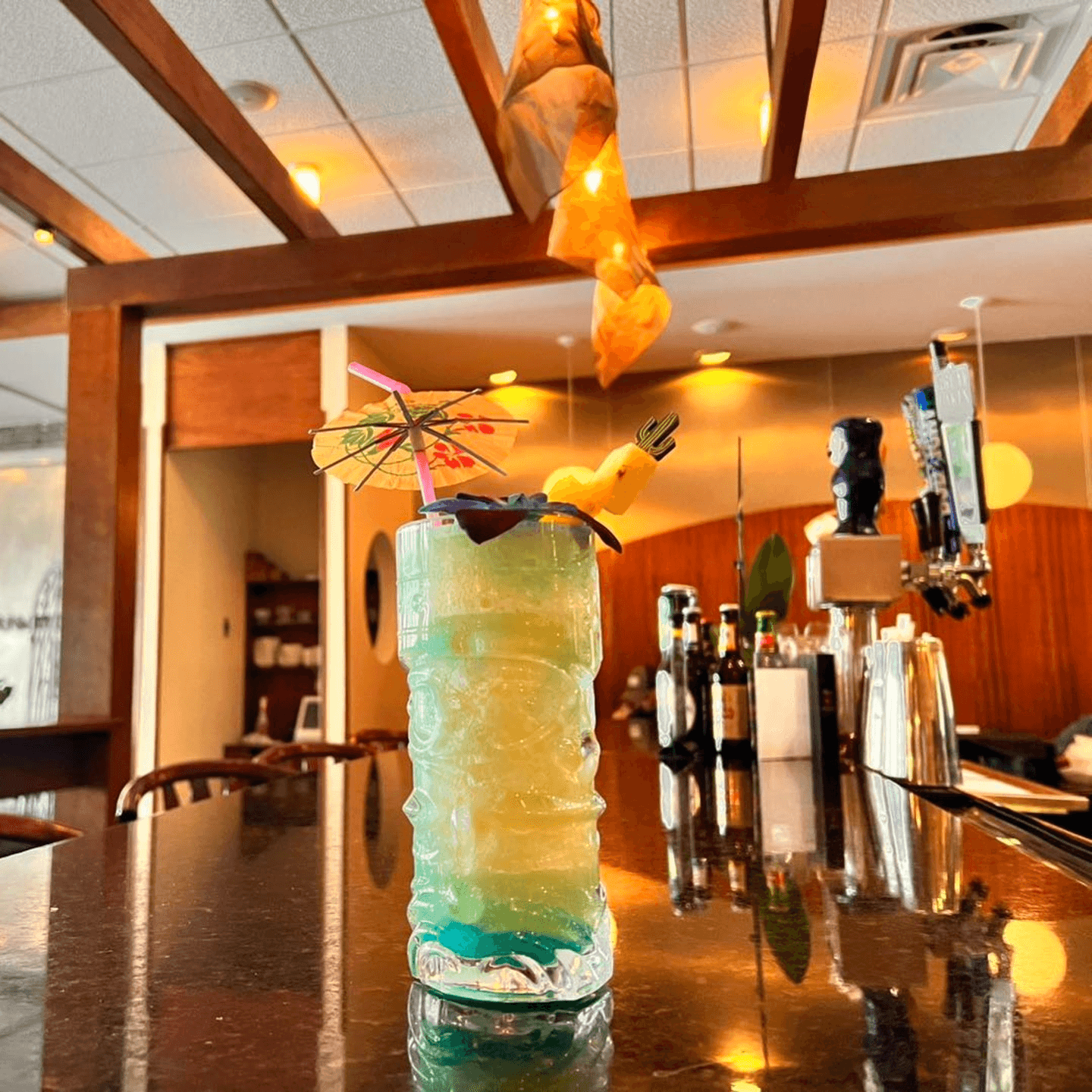 🍹 Enjoy Happy Hour & Cocktails