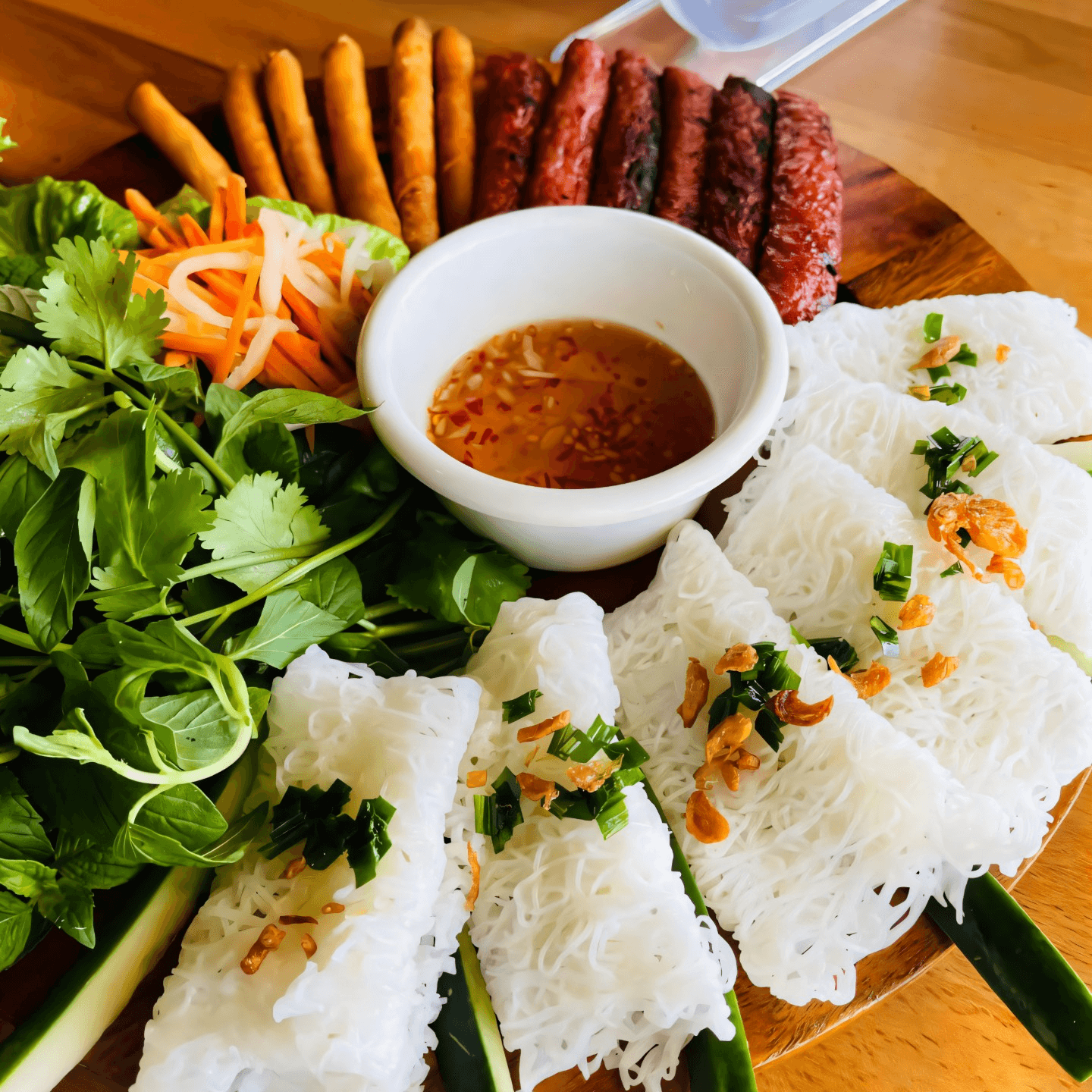 Authentic Flavors, Late-Night Comfort 🍜