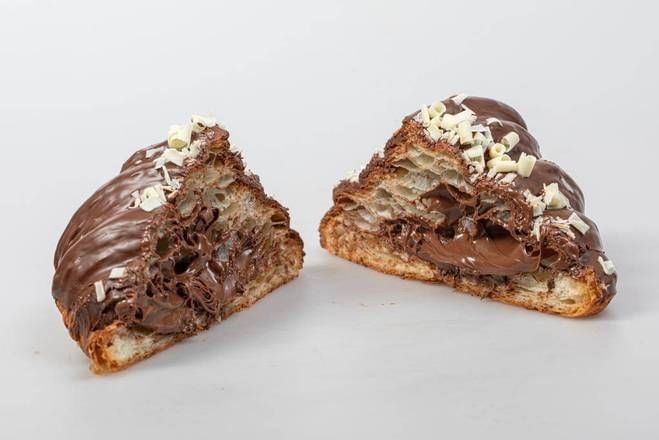 NUTELLA ARTISANAL CROISSANT.