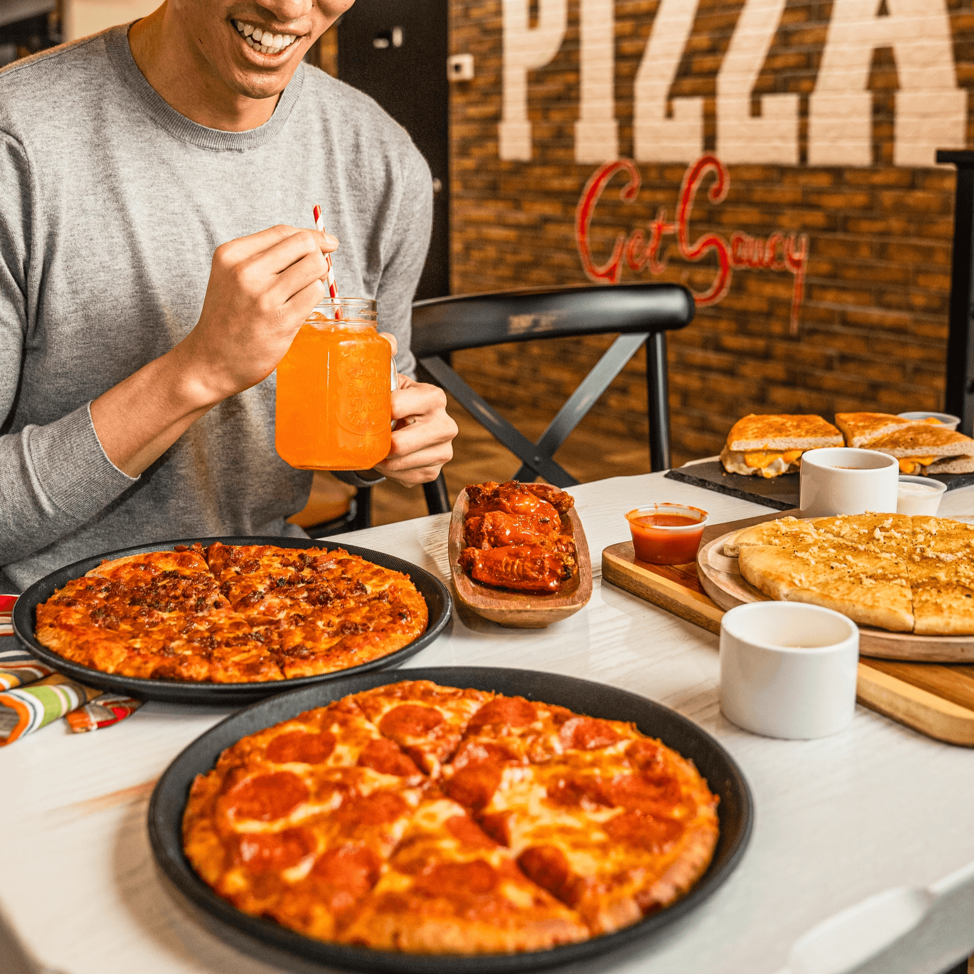 Singas Famous Pizza gallery image #1