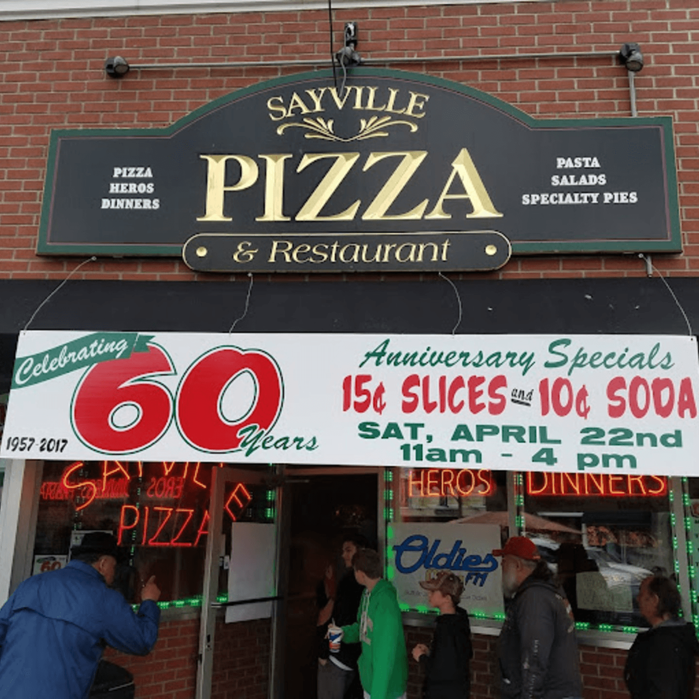 Family Tradition: Sayville Pizza & Metros on Main