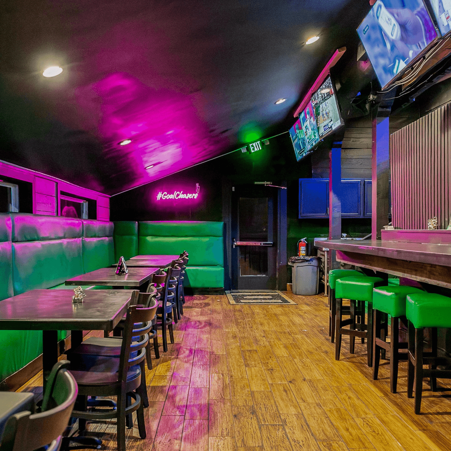 Drinks, Games & a Great Crowd