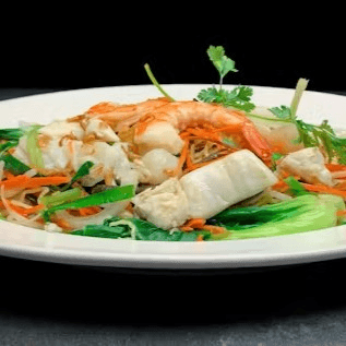 Mì Xào Mềm Đồ Biển - Gift From the Sea on a Fresh Haystack.