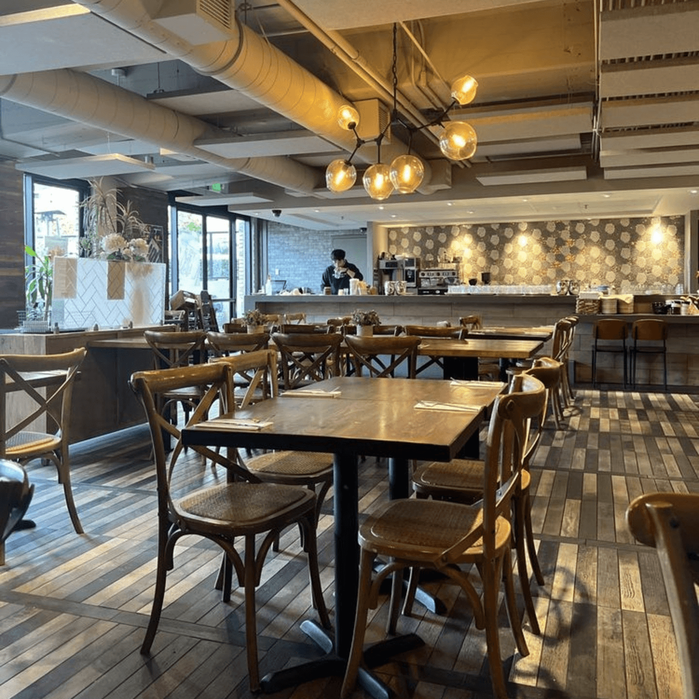 A Dining Experience You’ll Never Forget 🍴