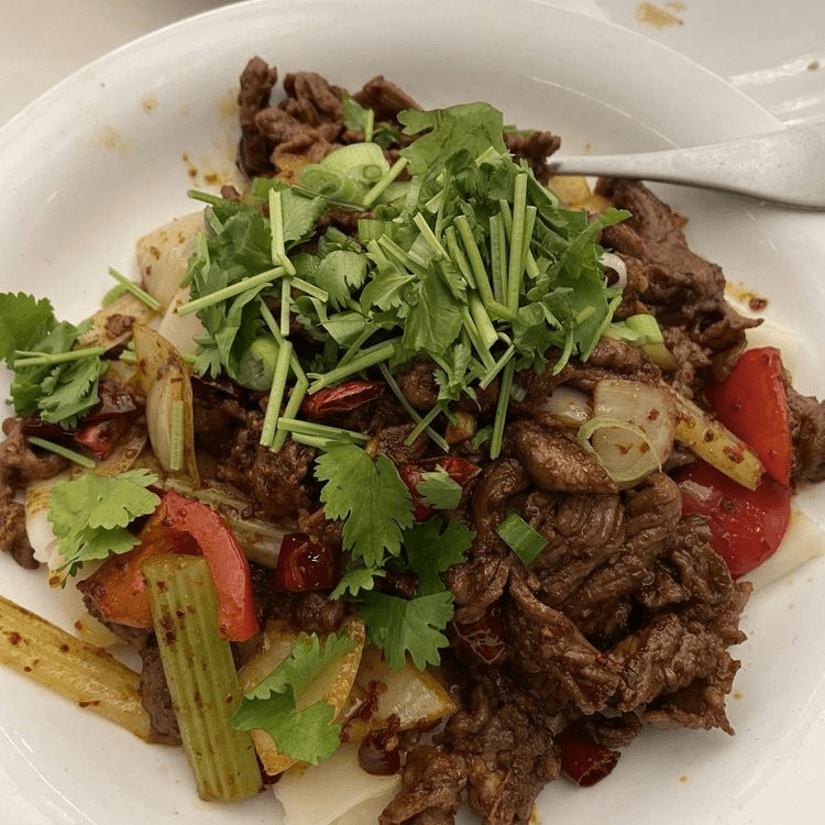 干拌孜然羊扯面 Cumin Lamb Fresh Hand-Ripped Noodles.