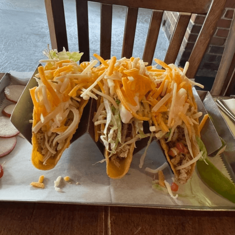 Hard shell taco de pollo.
