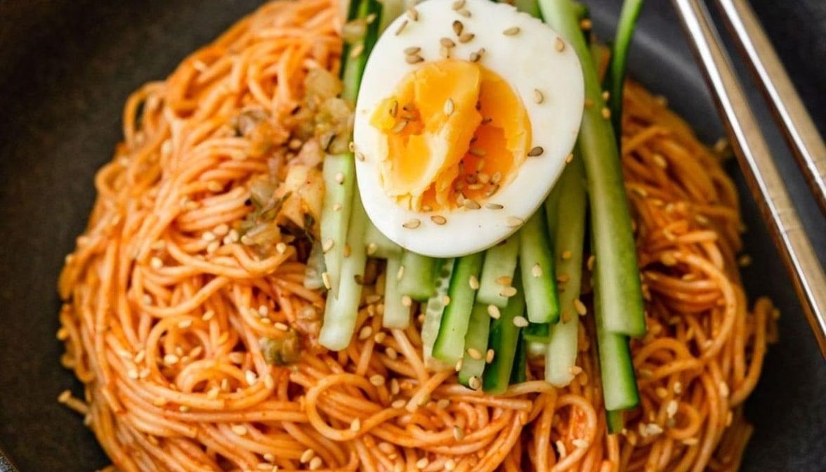 Bibimmyun (Spicy Cold Noodle).