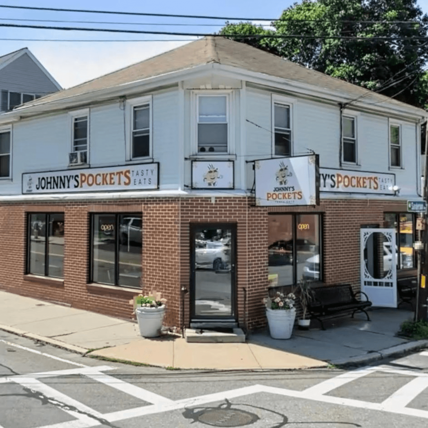 Welcome To Johnny's Pockets