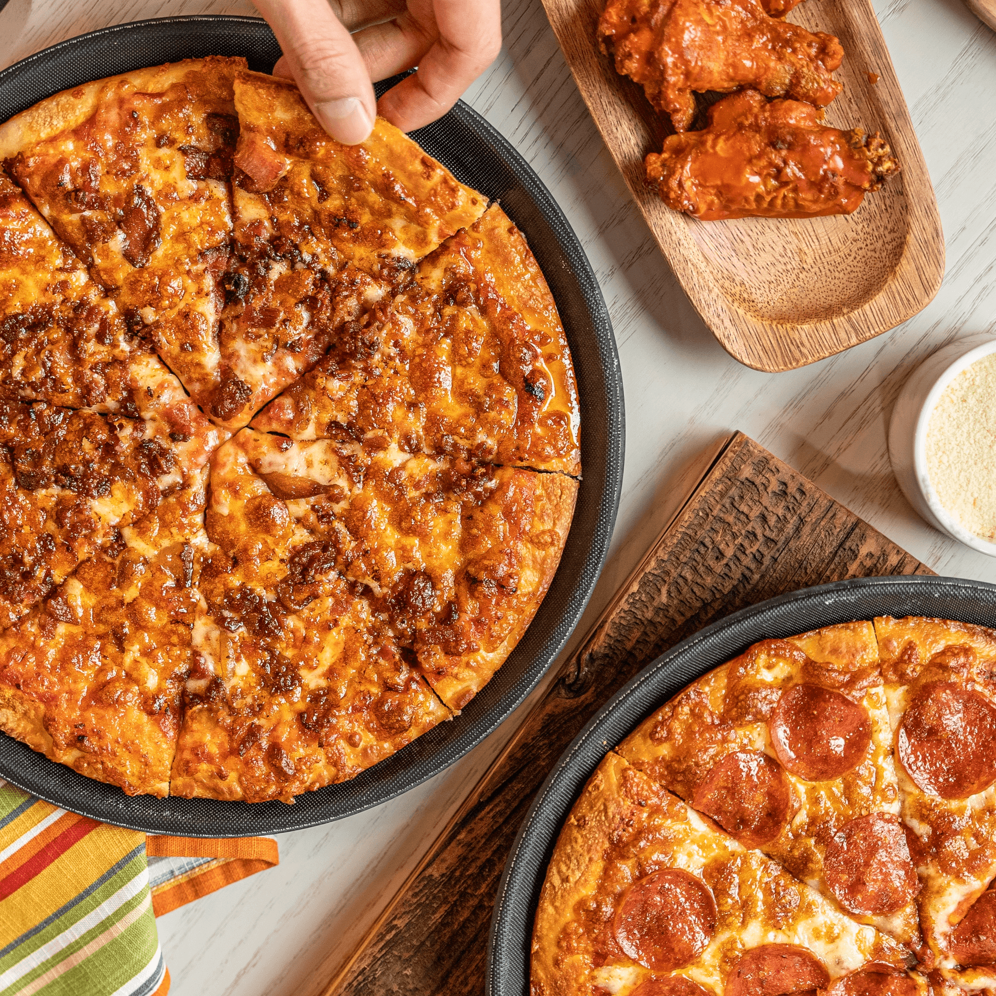 Singas Famous Pizza gallery image #7