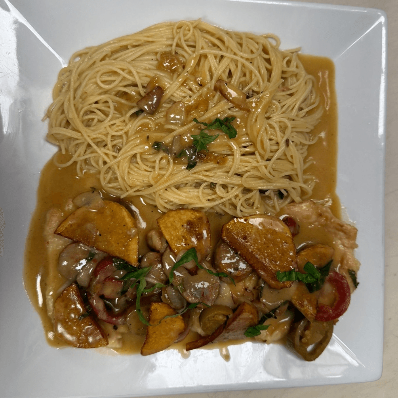Chicken Scarpariello Dish.