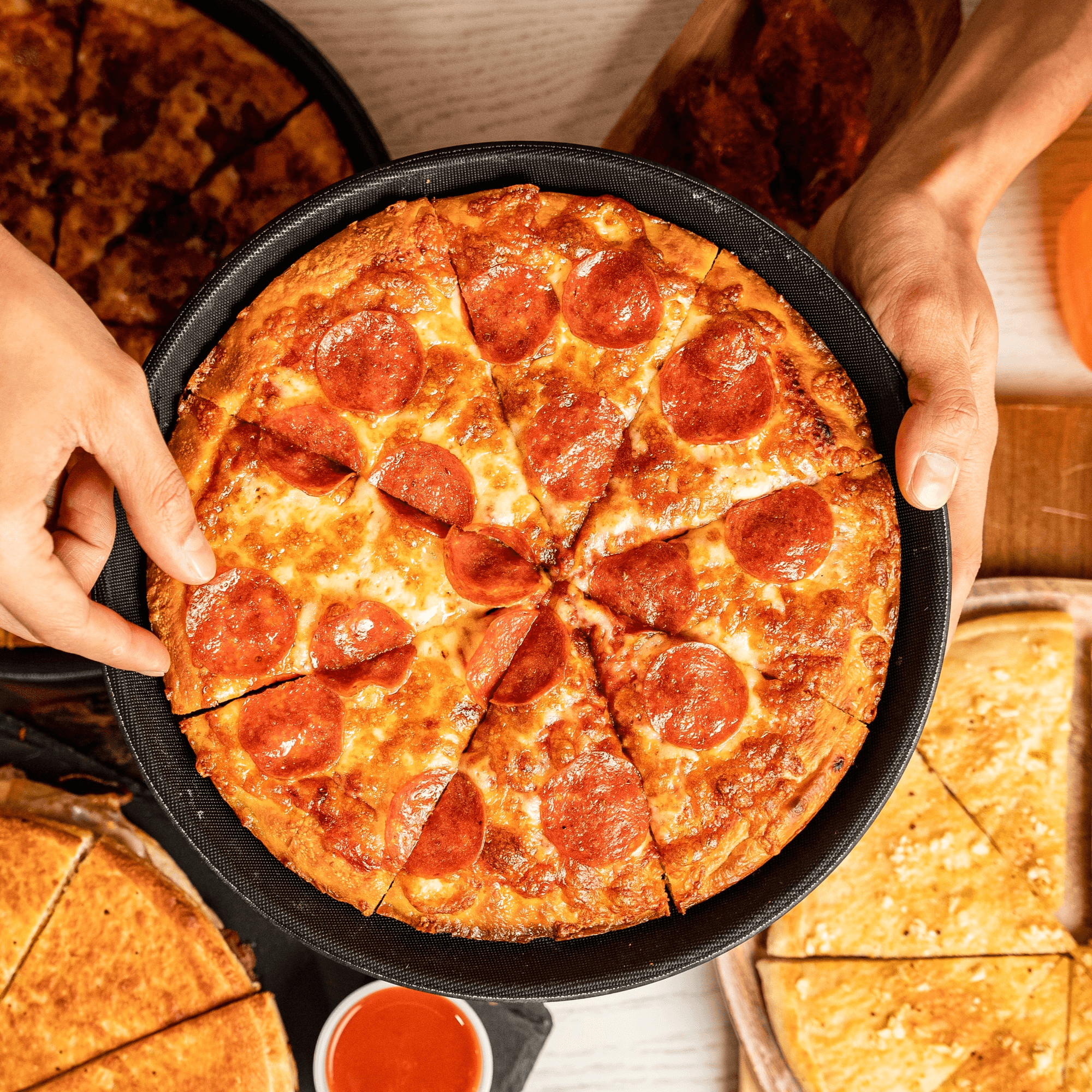 Singas Famous Pizza gallery image #3