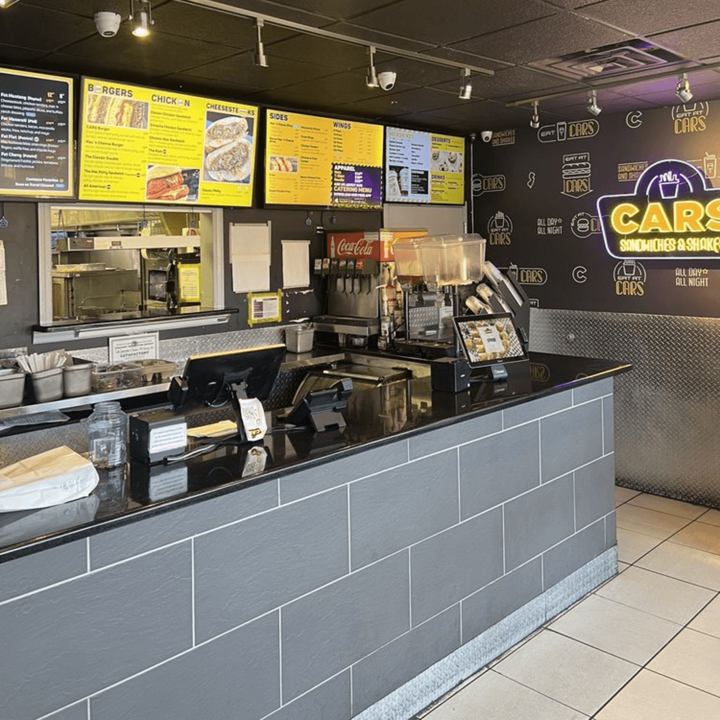 Fast, Casual, Family-Friendly Vibe 👨‍👩‍👧‍👦