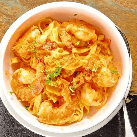 Fettuccini Con Langostinos Argentinos en Salsa Rosa O Blanca O Roja.